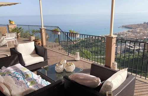 Cefalu Villa | Homerez - Seafront Villa in Cefalù with Private Jacuzzi