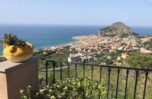 Cefalu Villa | Homerez - Seafront Villa in Cefalù with Private Jacuzzi