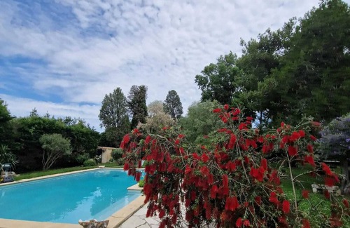 Albaron Apartment | Homerez - Spacious Apartment in Arles with Shared Pool and Garden