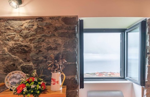 Porto Moniz House | Homerez - Spacious house 1 km away from the beach for 6 ppl. with swimming-pool