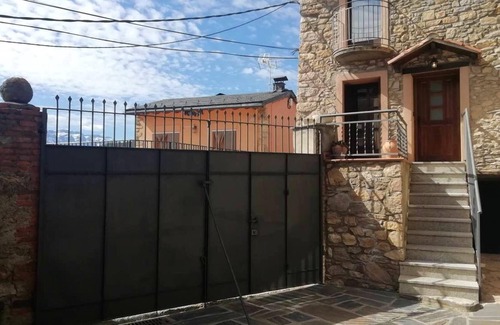 Prullans House | Homerez - Spacious house with terrace and balcony