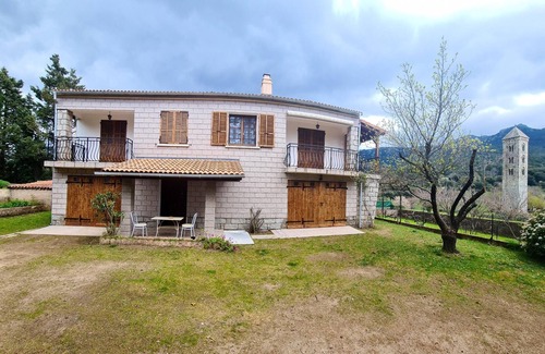 Carbini House | Homerez - Spacious house for 6 ppl. with jacuzzi, garden and terrace at Carbini