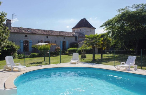 Thenac House | Homerez - Spacious House in Thénac with Private Pool