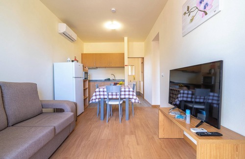 Prazeres House | Homerez - Spacious House with Pool in Prazeres