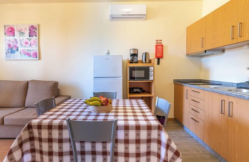 Prazeres House | Homerez - Spacious House with Pool in Prazeres