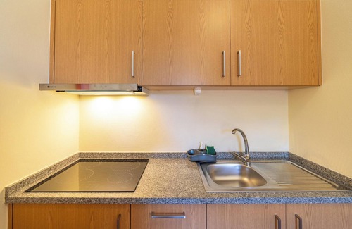 Prazeres House | Homerez - Spacious House with Pool in Prazeres