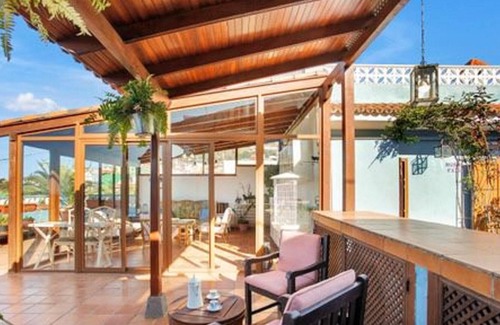 Cruz Santa Villa | Homerez - Spacious villa with sea view and balcony