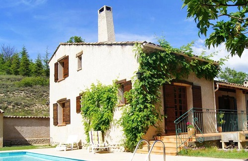 Riez Villa | Homerez - Spacious villa for 7 ppl. with swimming-pool and terrace at Riez
