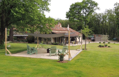 Limeyrat Villa | Homerez - Spacious villa in Limeyrat with private pool