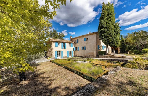 Saignon Villa | Homerez - Spacious Villa with Garden in Saignon