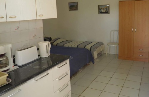 Plateau-Caillou Apartment | Homerez - Studio 8 km from the beach for 2 pers. with garden in Saint Paul