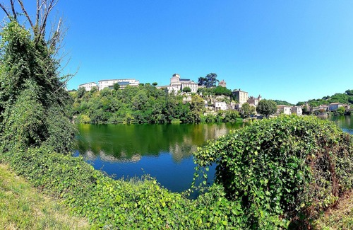 Duravel Apartment | Homerez - Studio for 2 ppl. with shared pool, garden and terrace at Duravel