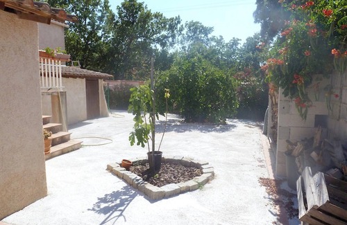 Pierrefeu-du-Var Apartment | Homerez - Studio in Pierrefeu-du-Var