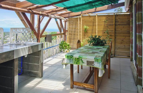 L'Etang-Sale Apartment | Homerez - Studio in L'Étang-Salé