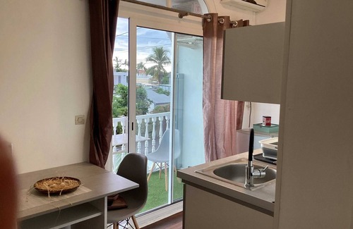 Le Port Apartment | Homerez - Studio Le Port - terrace