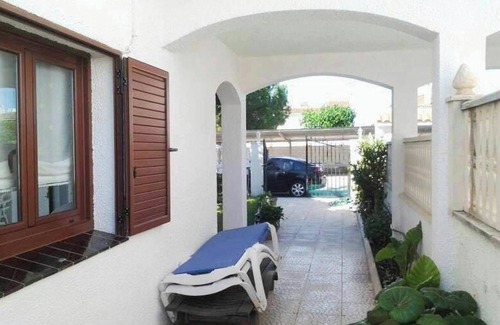 Creixell House | Homerez - Sunny house in Creixell with terrace and parking