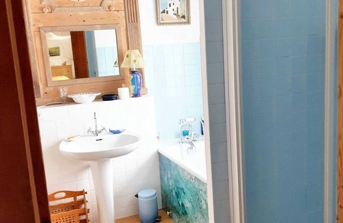 Saint-Paul-de-Varax Villa | Homerez - Villa in Saint-Paul-de-Varax