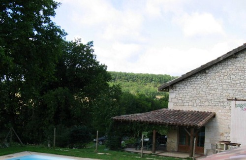 Flaugnac Villa | Homerez - Villa for 17 ppl. with swimming-pool and garden at Saint Paul Flaugnac