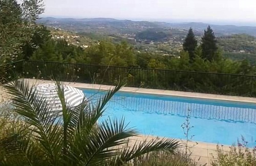 Magagnosc Villa | Homerez - Villa 12 km from the beach for 6 pers. with pool and garden in Grasse
