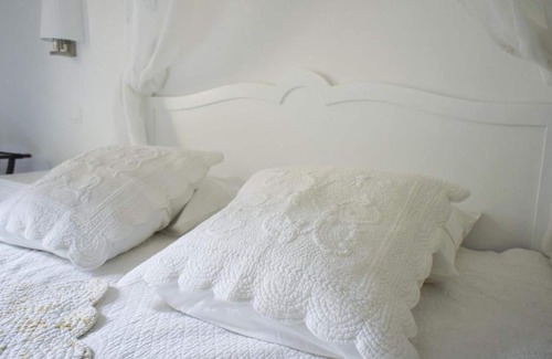 Lisle-sur-Tarn Villa | Homerez - Villa for 4 ppl. with swimming-pool and terrace at Lisle-sur-Tarn