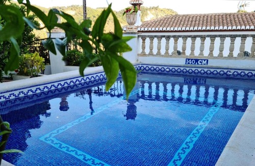 Conchar Villa | Homerez - Villa for 14 ppl. with swimming-pool, garden and terrace at Cónchar