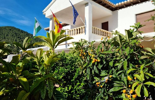 Conchar Villa | Homerez - Villa for 14 ppl. with swimming-pool, garden and terrace at Cónchar