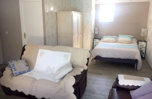 Alixan Villa | Homerez - Villa for 2 ppl. with swimming-pool, garden and terrace at Alixan