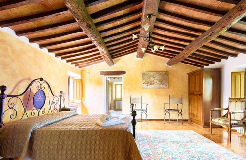 Santarello Villa | Homerez - Villa for 28 ppl. with swimming-pool, jacuzzi and garden at Sinalunga