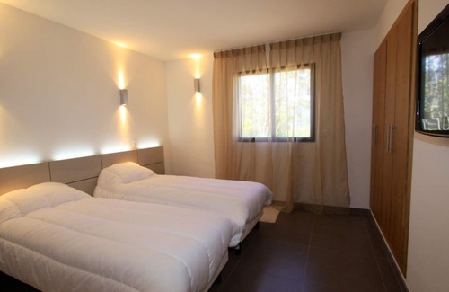 Cala Rossa Villa | Homerez - Villa for 6 ppl. with swimming-pool, sea view and garden at Lecci