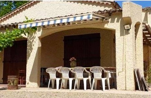 Bassan Villa | Homerez - Villa for 8 ppl. with swimming-pool, garden and terrace at Bassan