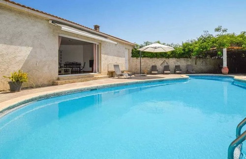 Aleria Villa | Homerez - Villa in Aléria with Pool