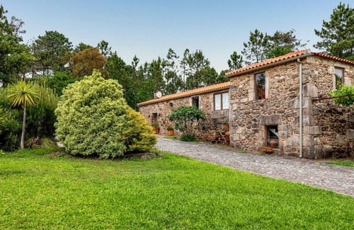 Vila Nova de Cerveira Villa | Homerez - Villa in Mentrestido