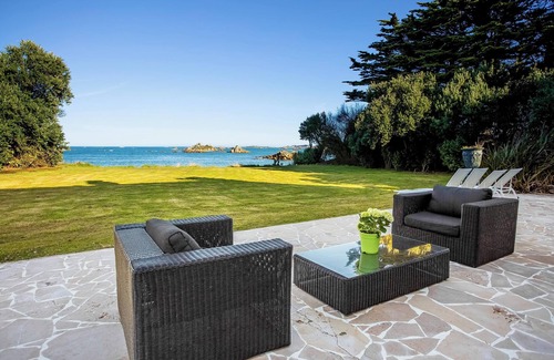 Roscoff Villa | Homerez - Villa in Roscoff, sea view