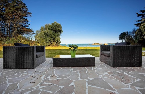 Roscoff Villa | Homerez - Villa in Roscoff, sea view