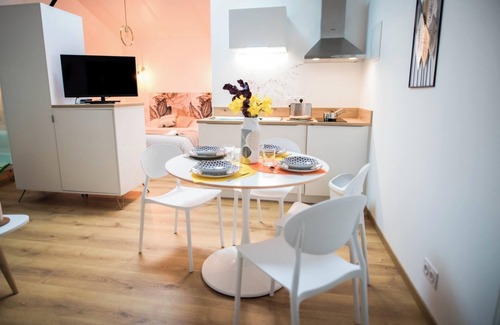 Dollon Villa | Homerez - Villa near Le Mans w/indoor pool