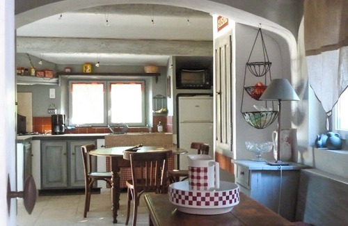 Oppede Apartment | Homerez - Welcoming apartment with pool in Oppède 70 m²