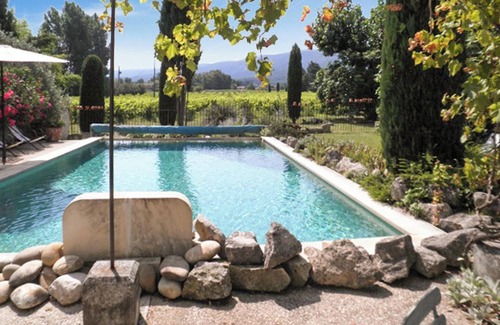 Oppede Apartment | Homerez - Welcoming apartment with pool in Oppède 70 m²