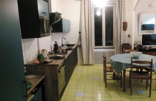 Reillanne House | Homerez - Welcoming House in Reillanne with Enclosed Garden