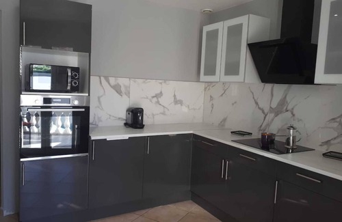 Paulhan Villa | Homerez - Welcoming Villa in Paulhan with Private Pool