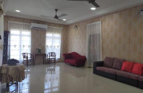 Kota Tinggi District House | Homestay Hajah Rosnah