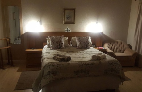 Hoedspruit House | Homestay in Wildlife Estate if you need peace and quiet, game drives and walking