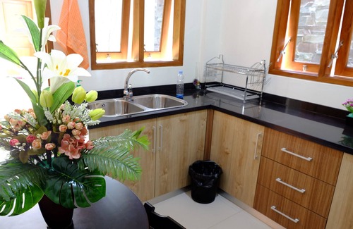 Depok House | HOMESTAY SURYOSUKOCO, kamar mndi dek panas dingin, dekat kraton yogya