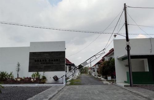 Ngemplak House | Homestay Tata