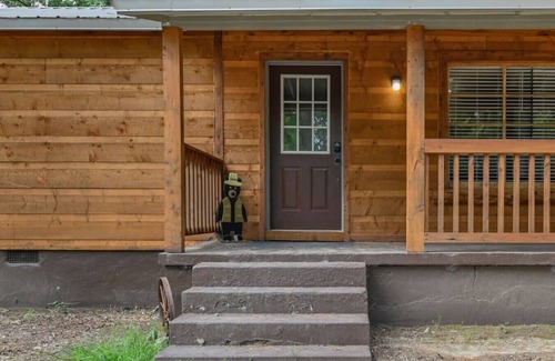 Mena Cabin | Homestead-Wolf Pen Gap Trailhead