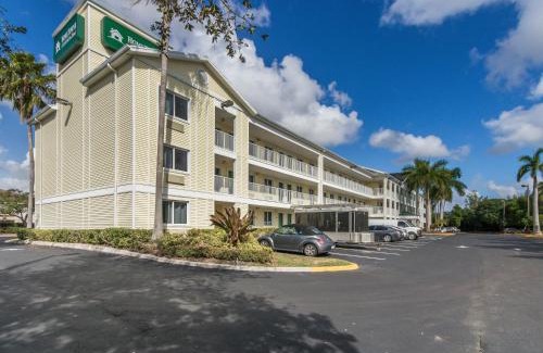 Survey Creek Hotel | HomeTowne Studios by Red Roof Fort Lauderdale