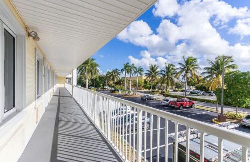 Survey Creek Hotel | HomeTowne Studios by Red Roof Fort Lauderdale