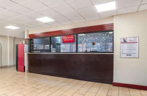 Montgomery Hotel | HomeTowne Studios by Red Roof Montgomery - Midtown