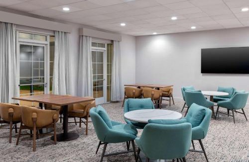 Florida Center Hotel | Homewood Suites by Hilton Orlando-Nearest to Universal Studios