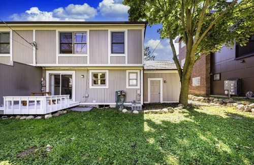 Dicken House | Homey 3BR/2.5BA Townhouse, Walk to Big House!
