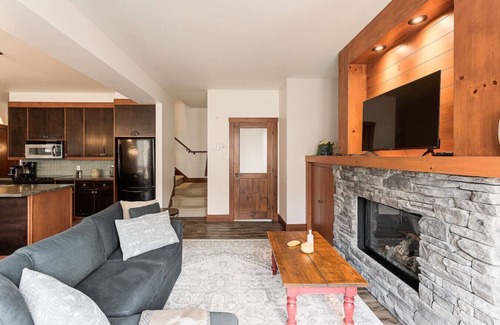 Versant Soleil Apartment | Homey 3BR Versant Soleil | Ski in/out | Pool & Spa